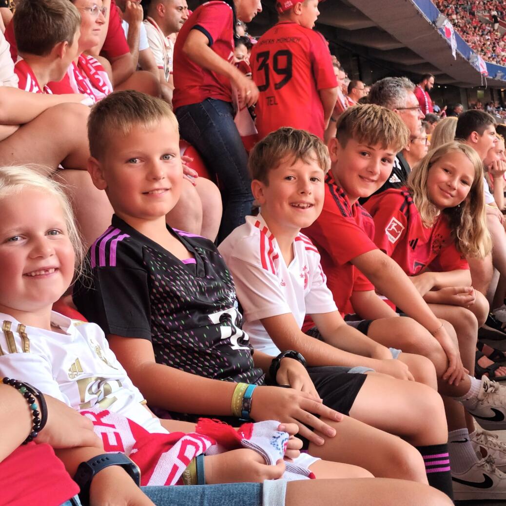 FC BAYERN  vs  SC Freiburg