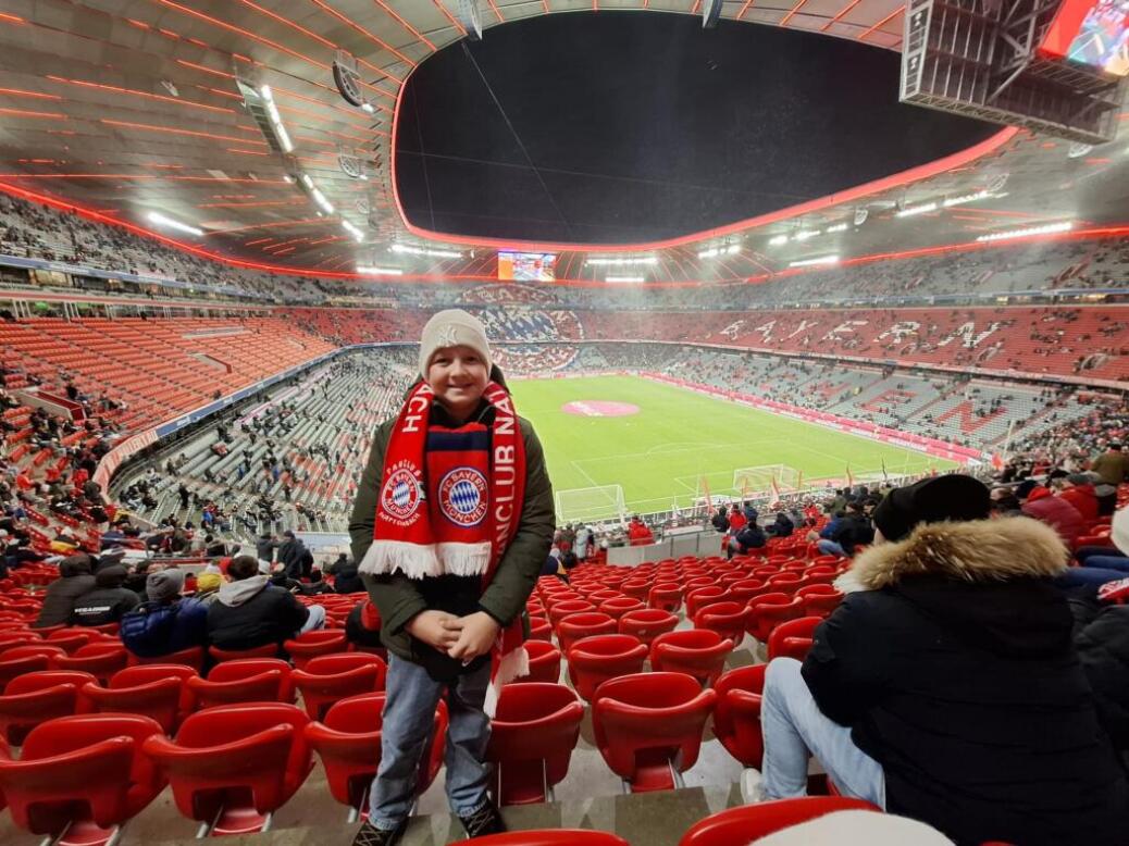 FC BAYERN  vs  FC Augsburg