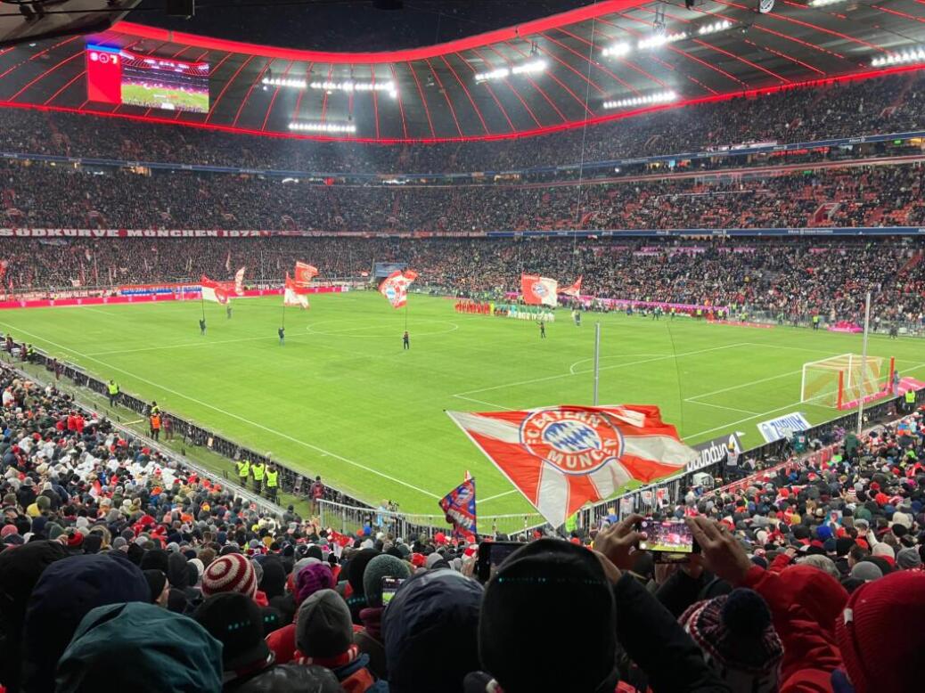 FC BAYERN  vs  FC Augsburg